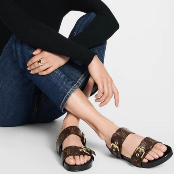 Louis Vuitton Shoes - 💯% Authentic LOUIS VUITTON BOM DIA FLAT MULE✨